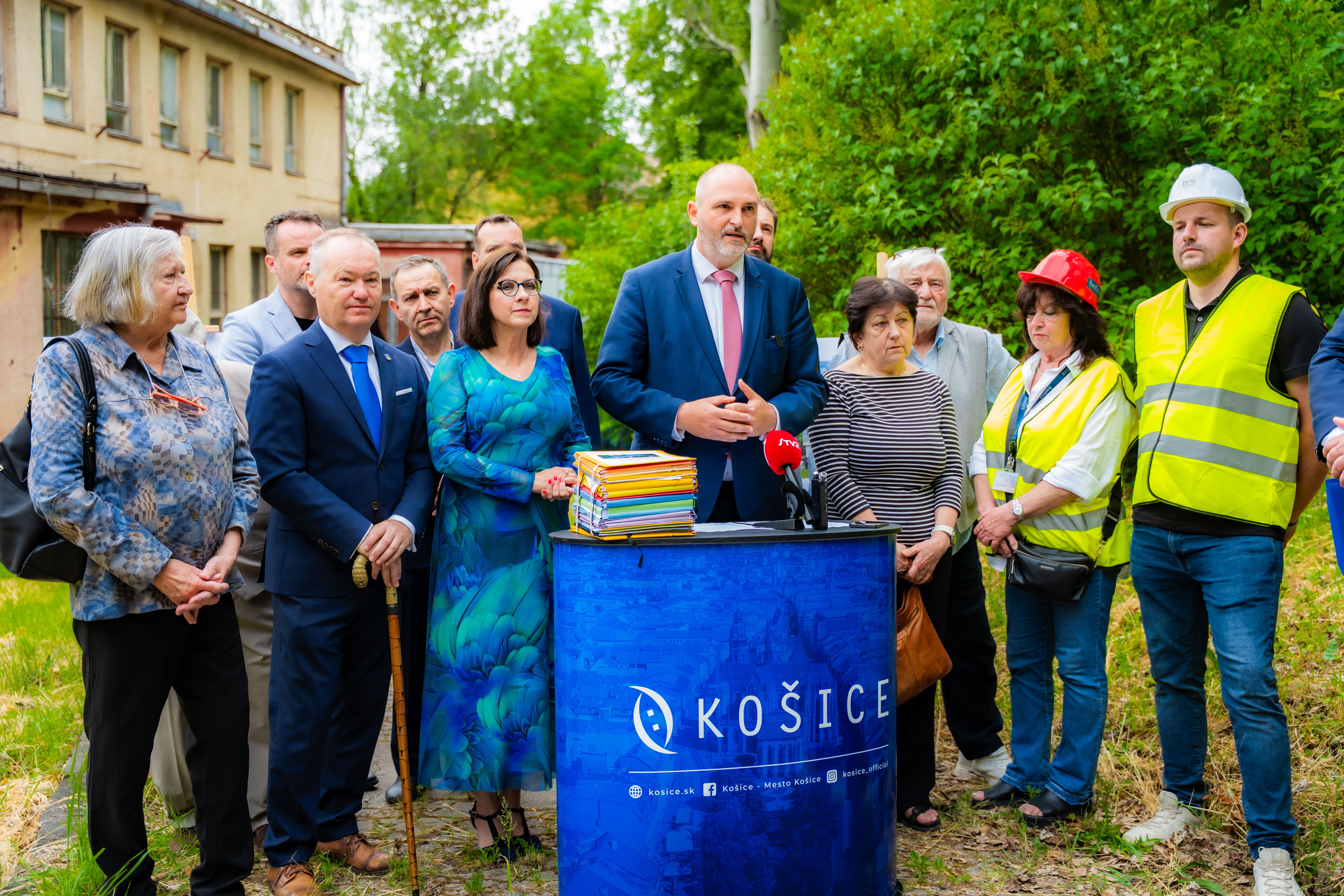 Poklepanie zakladneho kamena - Rekonstrukcia budovy pre seniorov-1-10